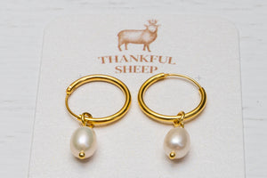 Thankful Sheep 925 Sterling Silver Pearl Drop Huggies