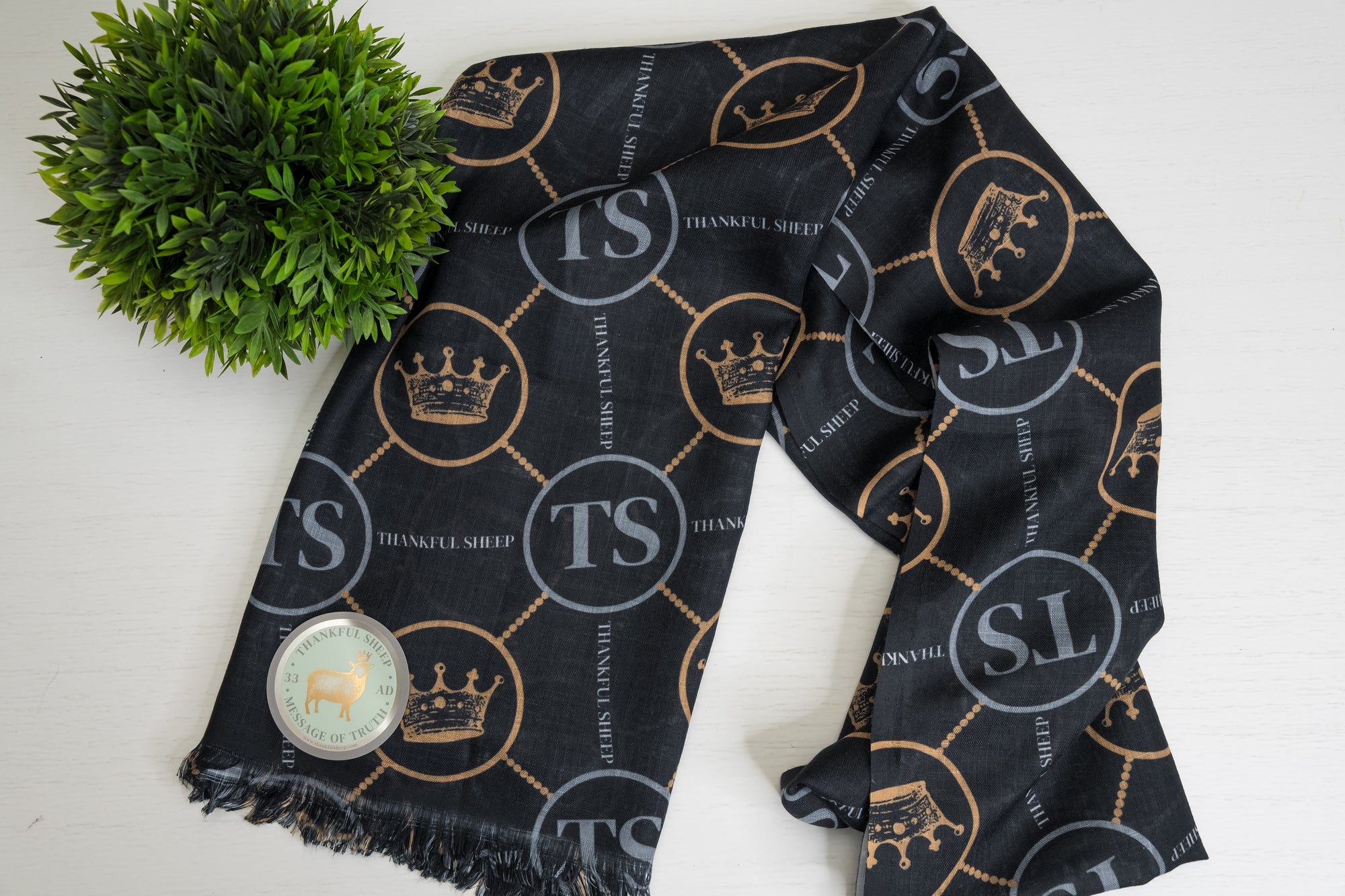 Thankful Sheep Circle Icons Scarf Black/Gold/Gray