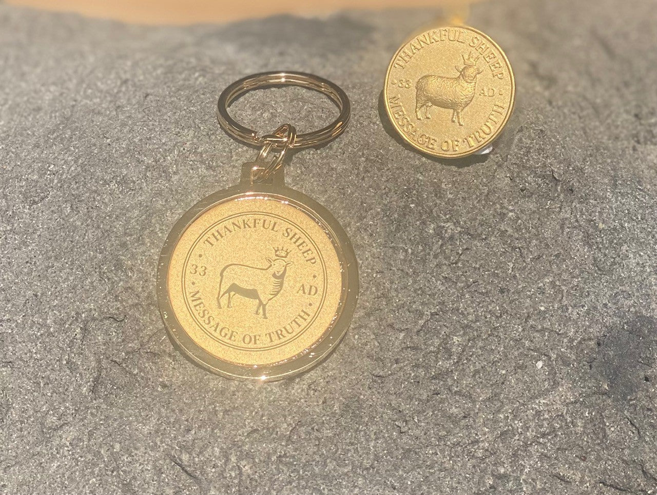 Thankful Sheep "Message of Truth" Medallion Key Ring Gold